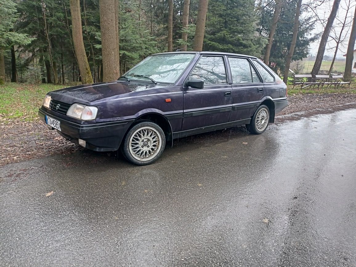 Polonez caro 1.6gli fioletowy