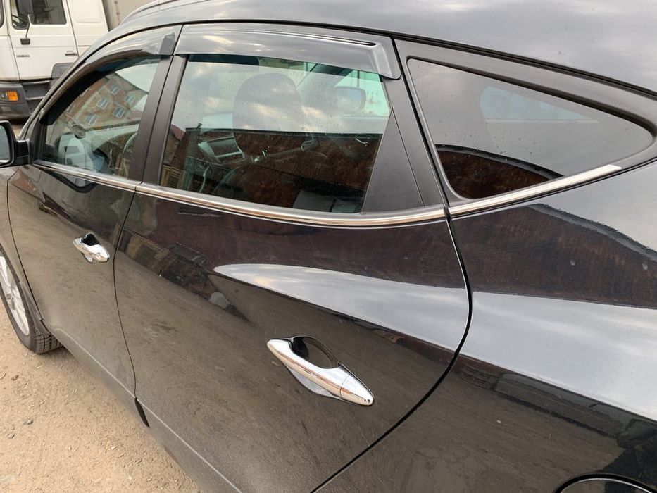 Hyundai IX-35 2010-2015рр. Вітровики (4 шт., HIC)