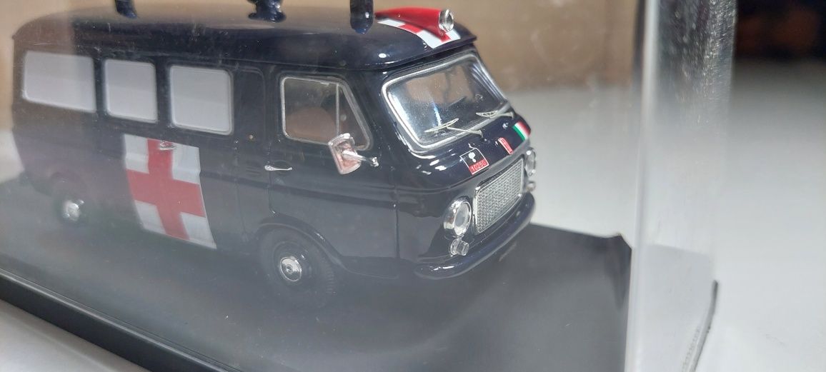 Fiat 238 Ambulância Carabinieri 1:43 RIO | Miniatura