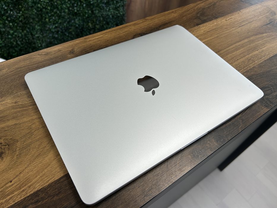MacBook Pro A1708 • i5 / 8GB / 256GB • Silver