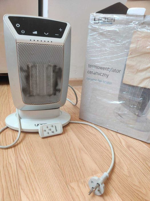 Ceramiczny grzejnik wentylatorowy Yoer z pilotem 2000 W