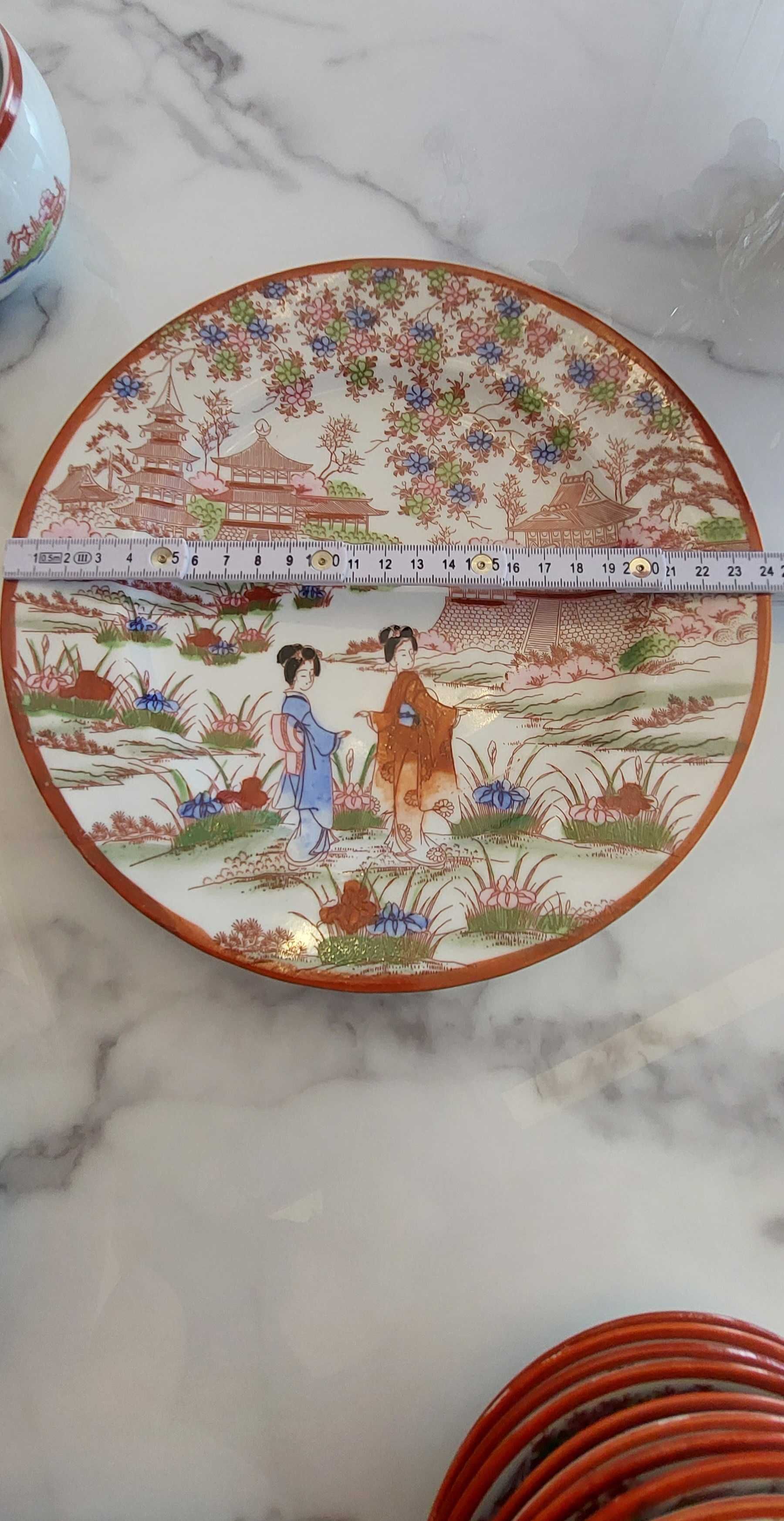 Przepiękny zestaw delikatnej, japońskiej porcelany ,16 elementowy.