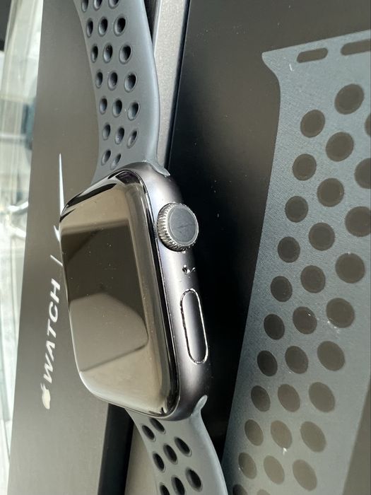 Apple Watch Nike 6 44 мм Space Gray Aluminum