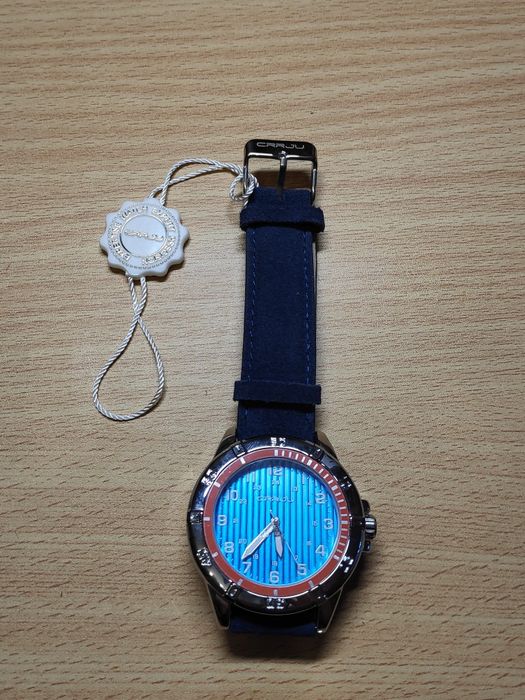 Продам новые наручные часы CRRJU.