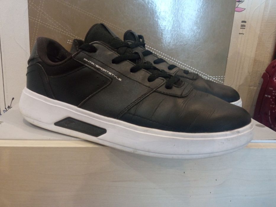 Продам мужские демисезонные кроссовки  - сникерсы Anta .Очень лёгкие.