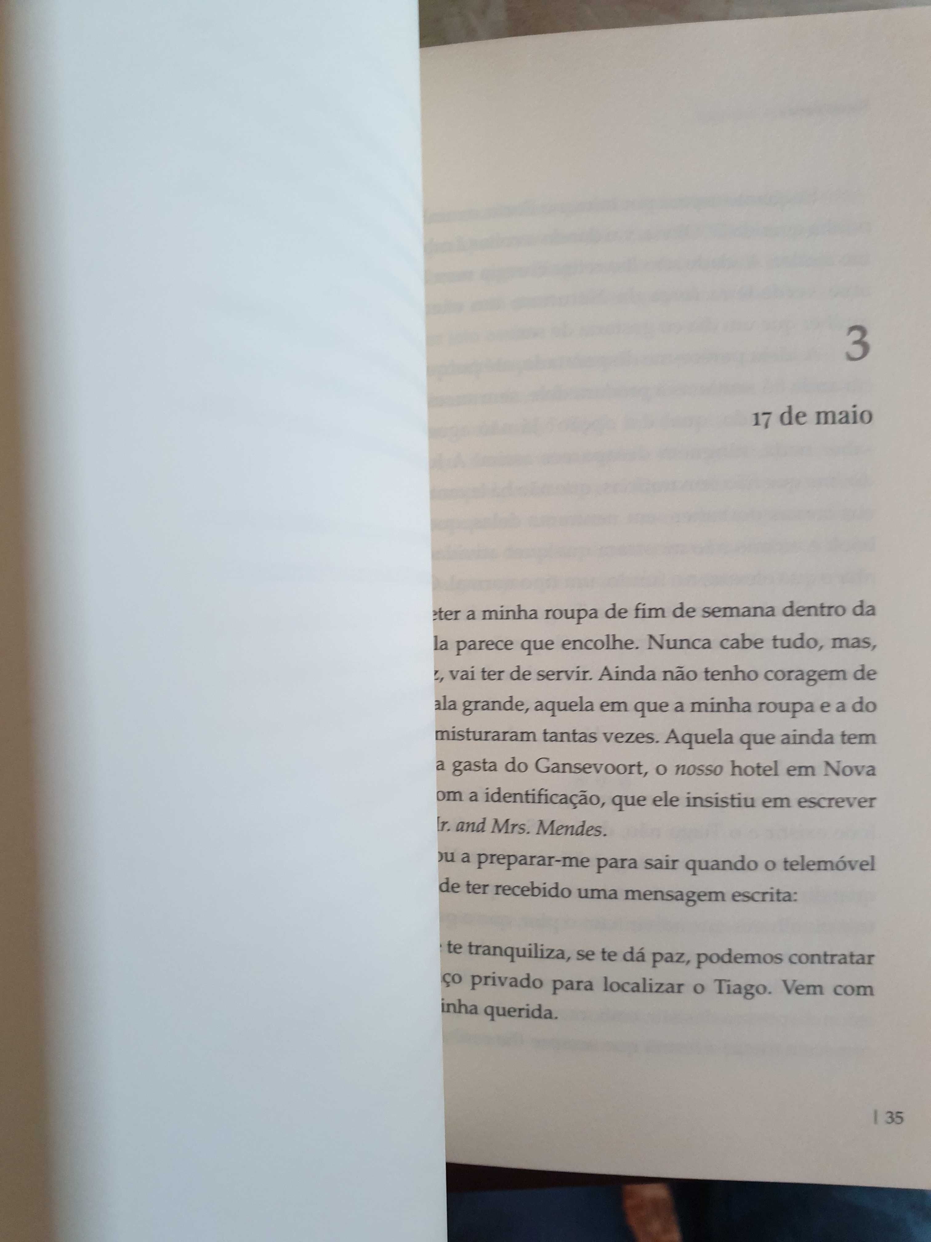 Livro "Enquanto acreditar em ti " de Raquel Strada