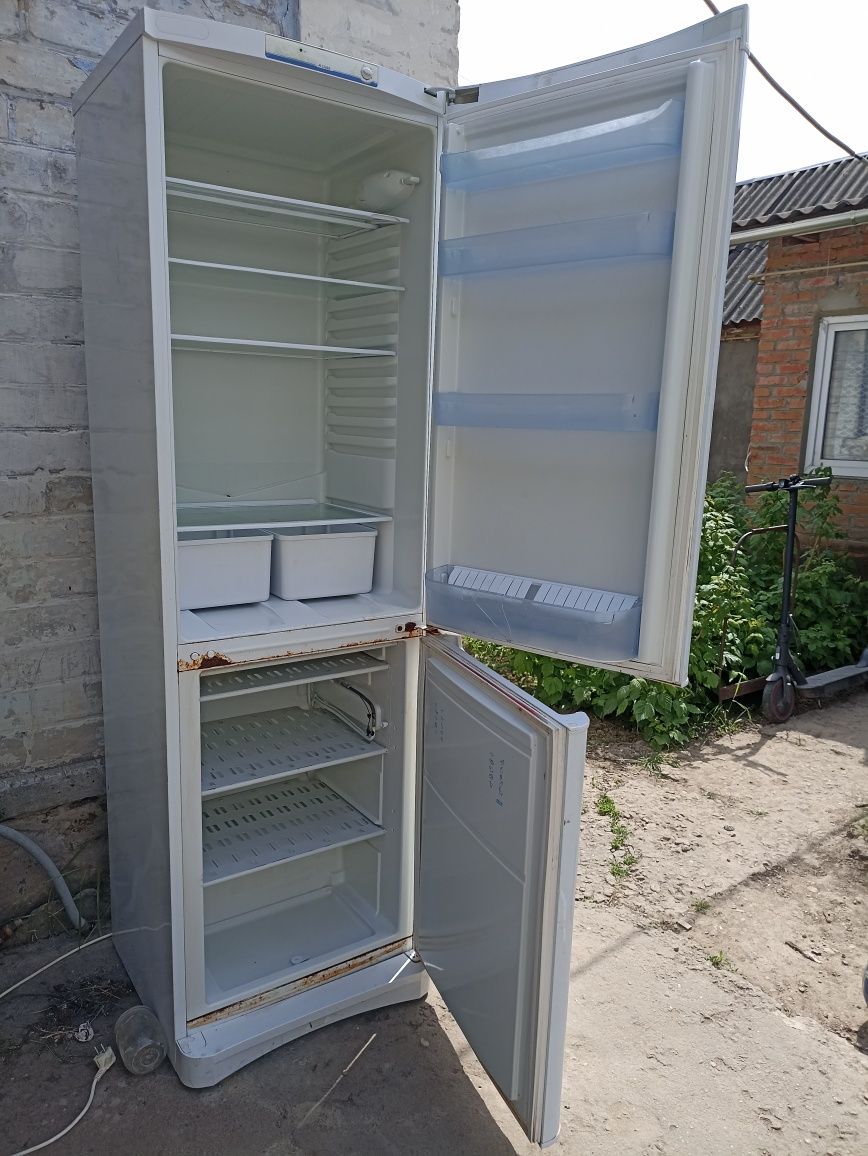 Холодильник Індезіт високий 180-190 см.
