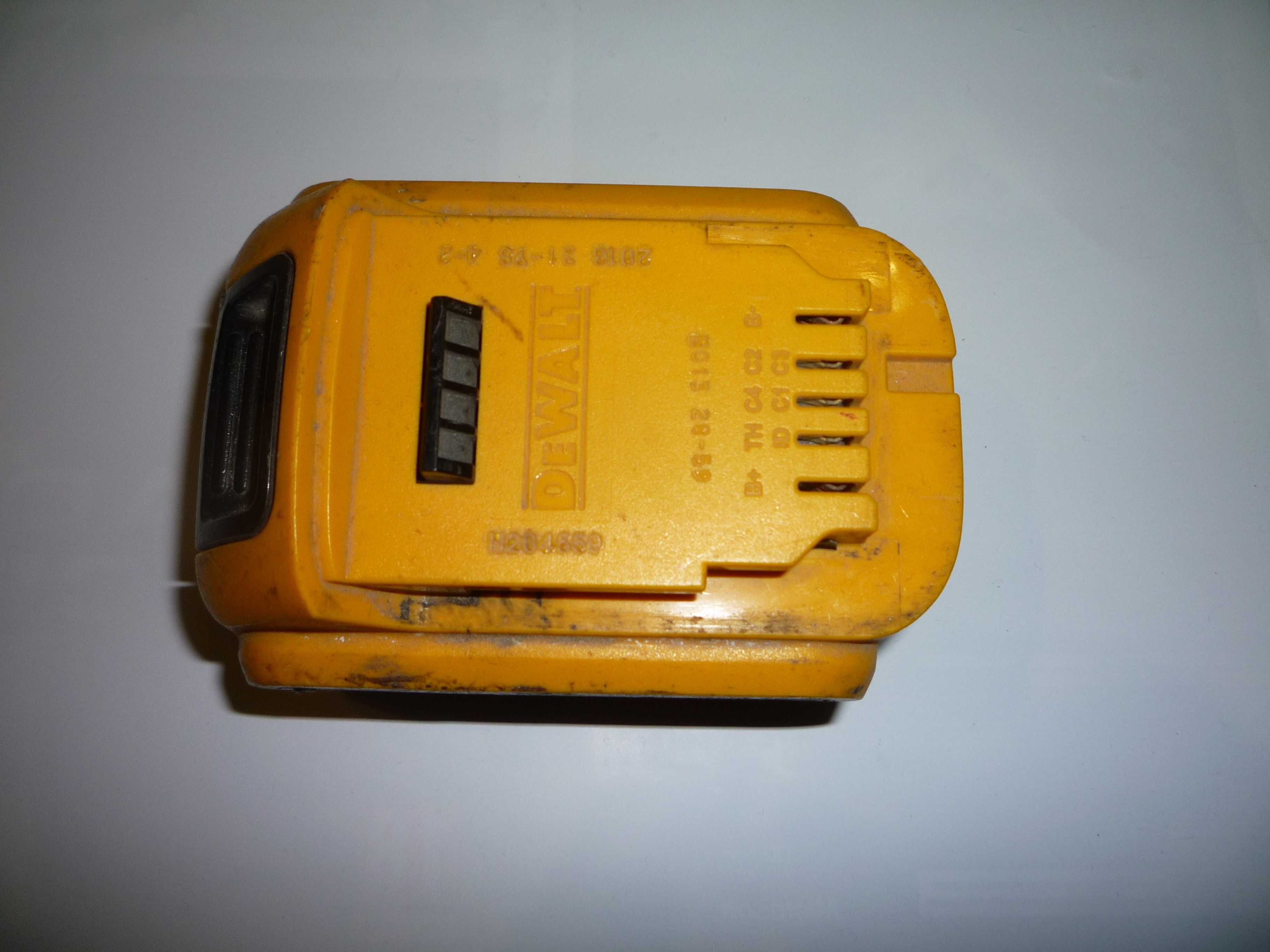 Akumulator 14,4V , 4,0Ah Li-ion DCB142 DeWALT