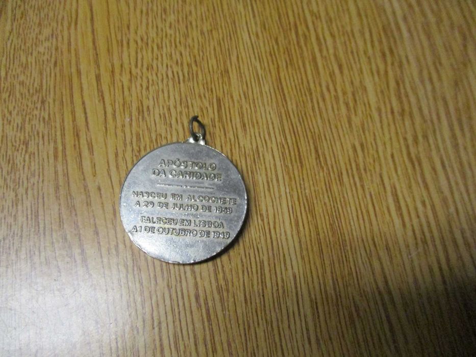 Medalha antiga Santo Padre Cruz