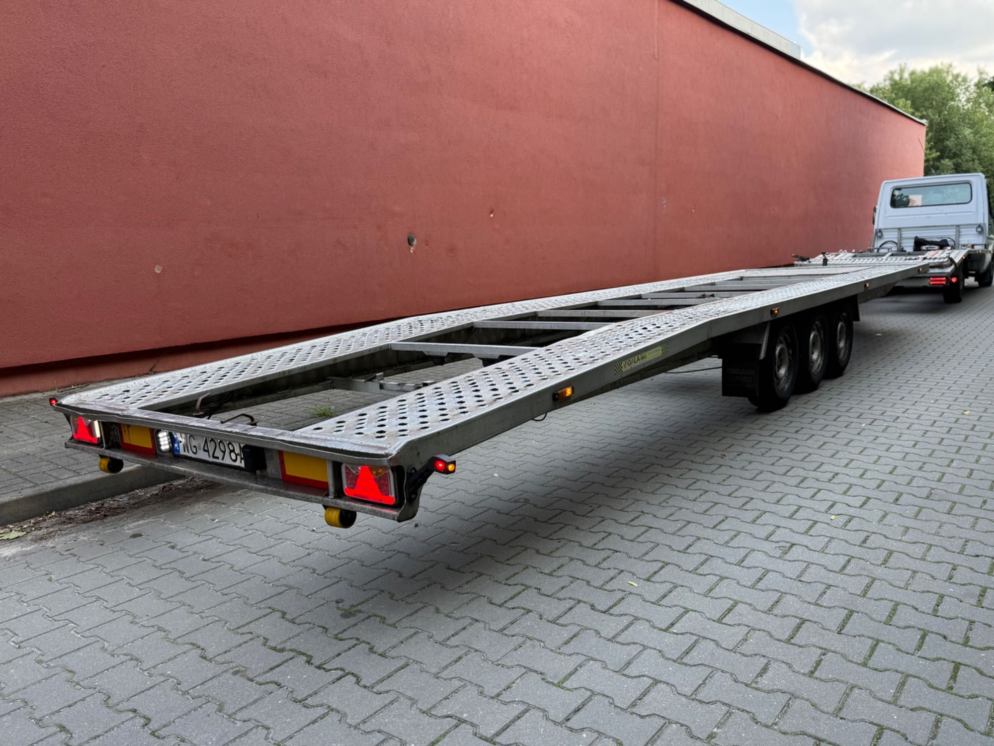 Laweta Syriusz 3500GT aluminiowa Ledy 2830 Ladowność 3500 DMC