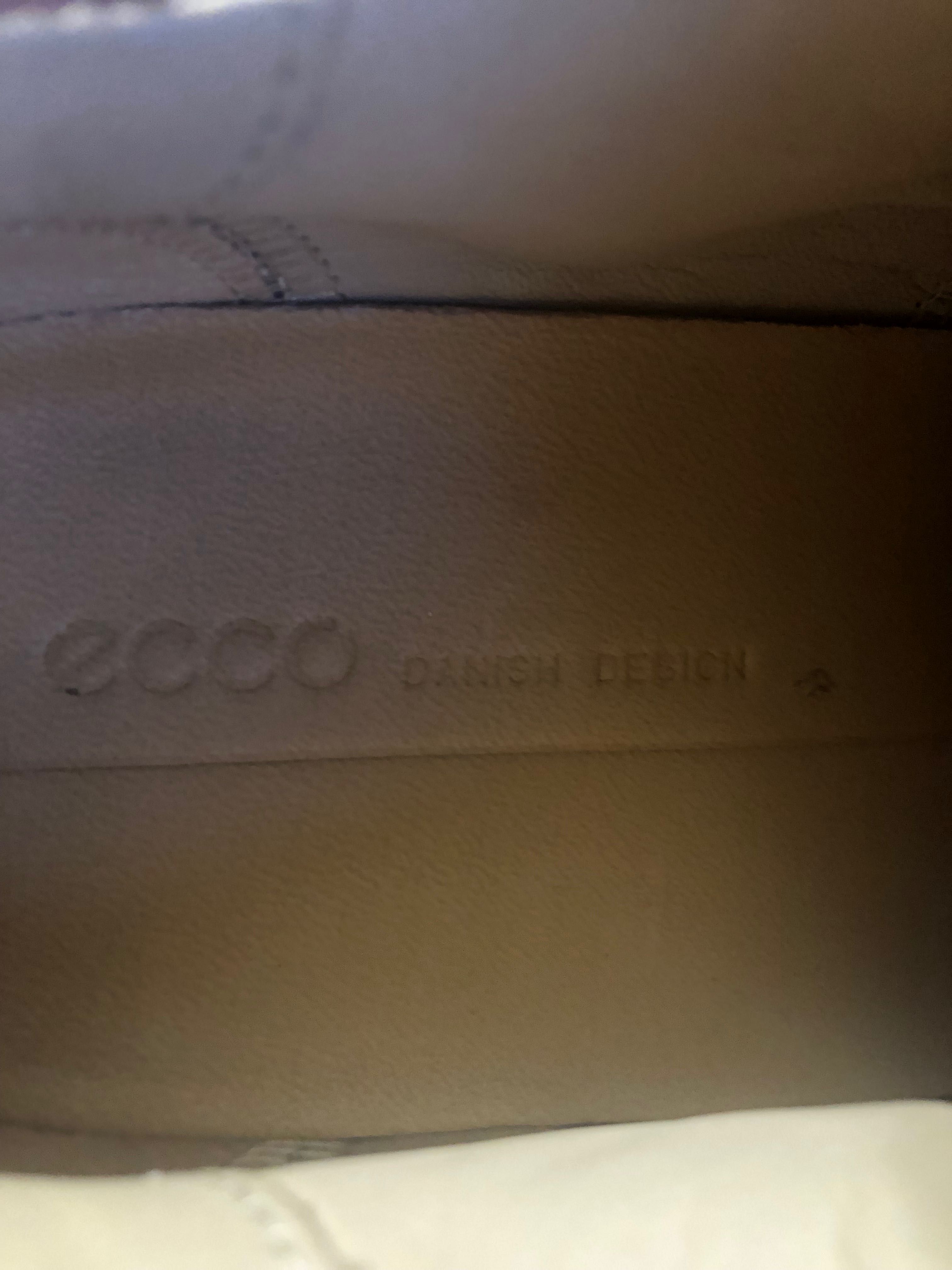 Жіночі кросівки ecco