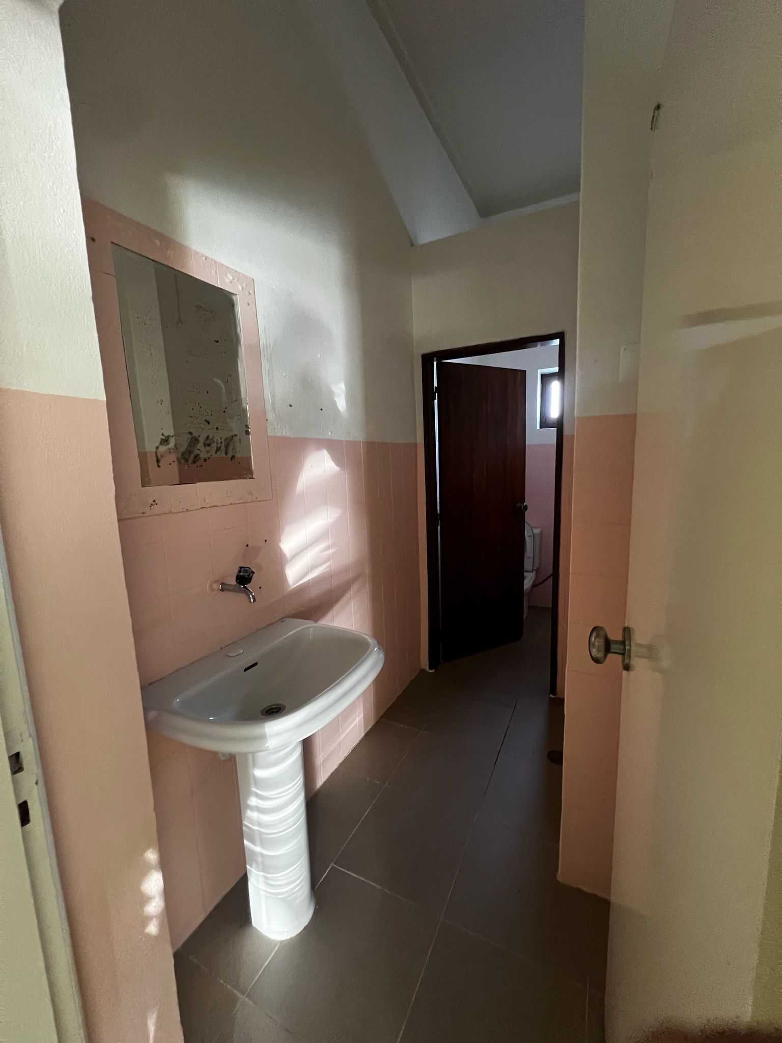 Loja com 255 m2 para alugar no centro de Aljustrel