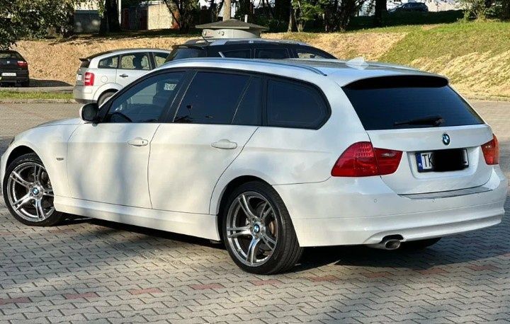 BMW Seria 3 320d xDrive DPF Touring Edition Exclusive