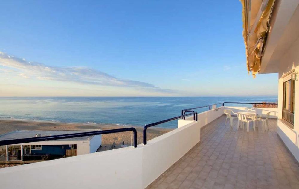 Armação de Pêra, T2 Frente á Praia dos Pescadores com Terraço Privado
