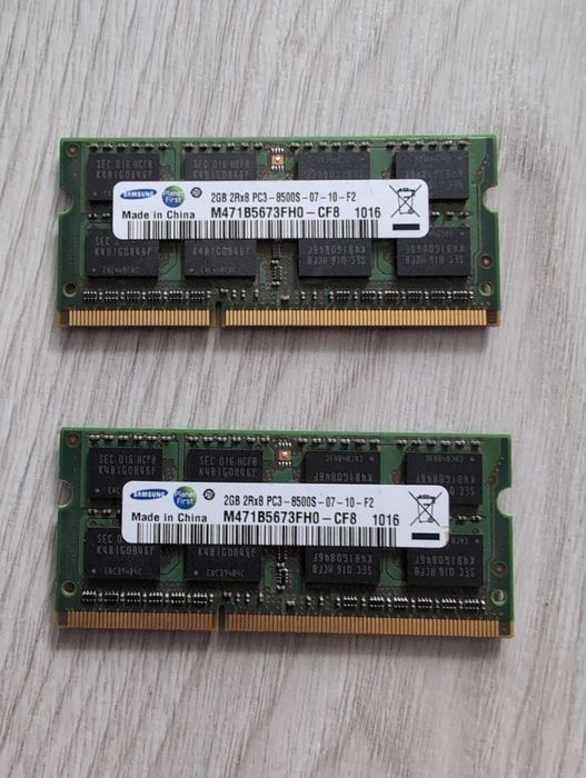 Pamięć RAM 2GB marki Samsung, dwie kości