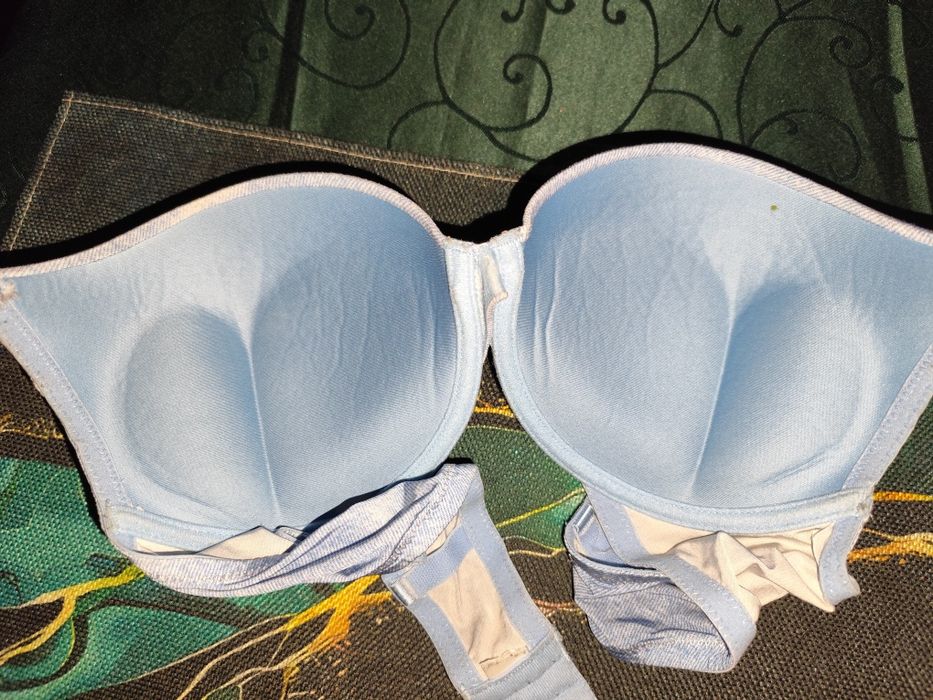 Biustonosz new yorker