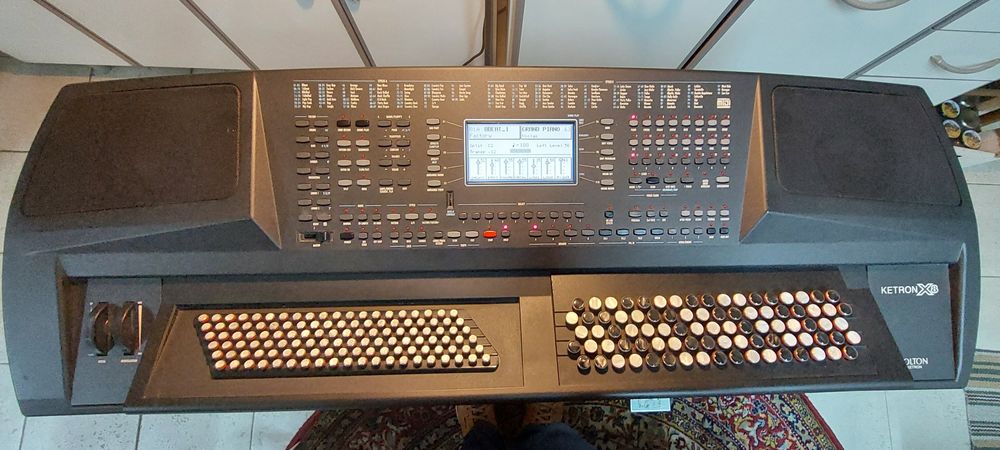 Orgão de Botoes KETRON X8