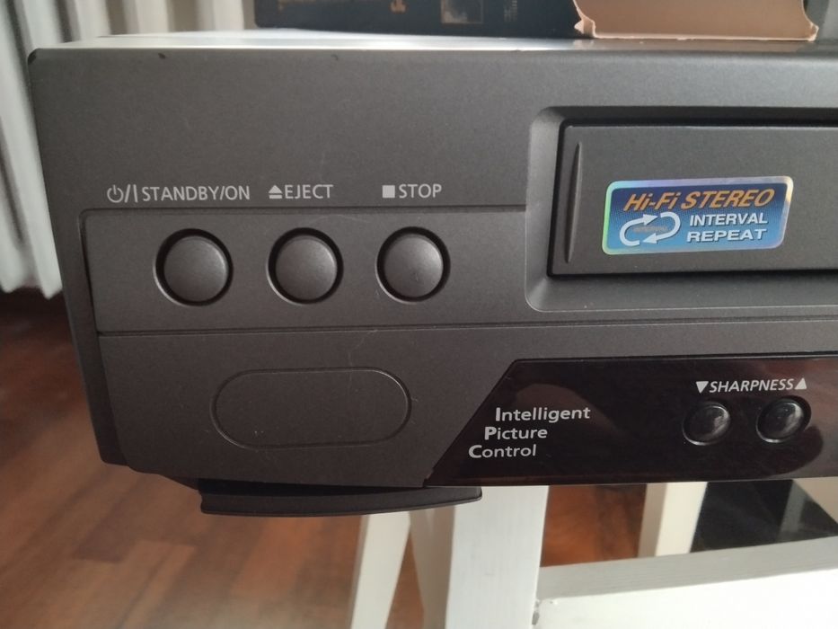 Видеомагнитофон SAMSUNG SVR-537. Пульт, кассеты.