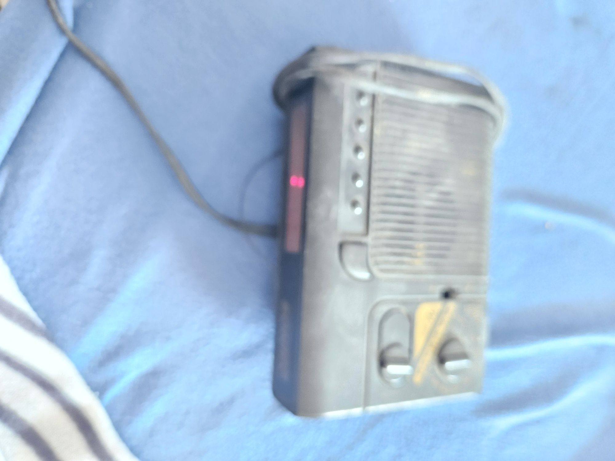 Relógio/despertador com rádio