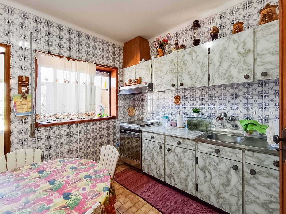 T2 em Albergaria-a-Velha (Branca) – Garagem ampla e Varandas