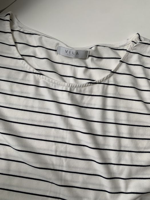 biała sukienka w granatowe paski bez rękawów vila