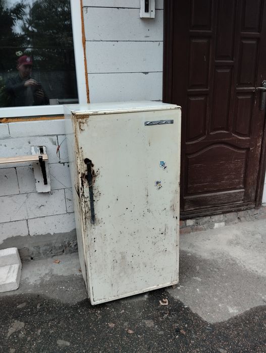 Віддам Холодильник