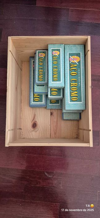 Faqueiro completo para 12 pessoas, em inox e em estado novo