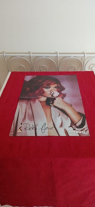 Poster Rihanna/Glee, com defeito