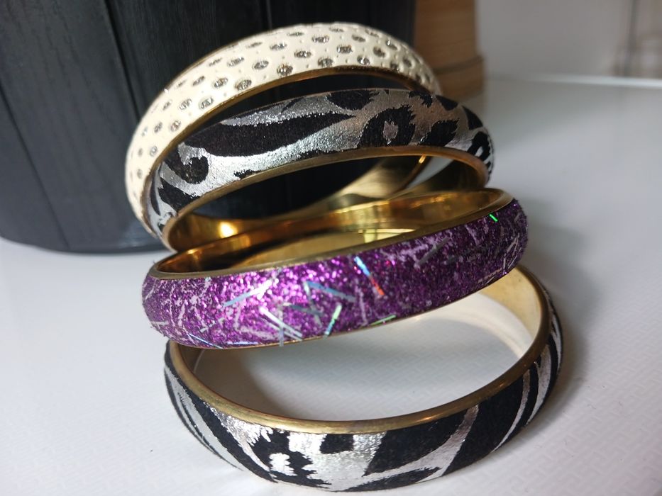 Braceletes novos