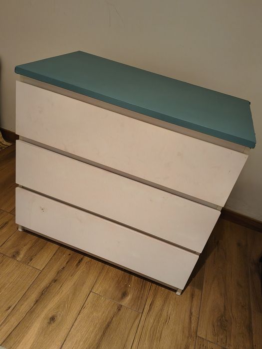 Vendo berço + trocador + cadeira de refeição  + cômoda por 150 €