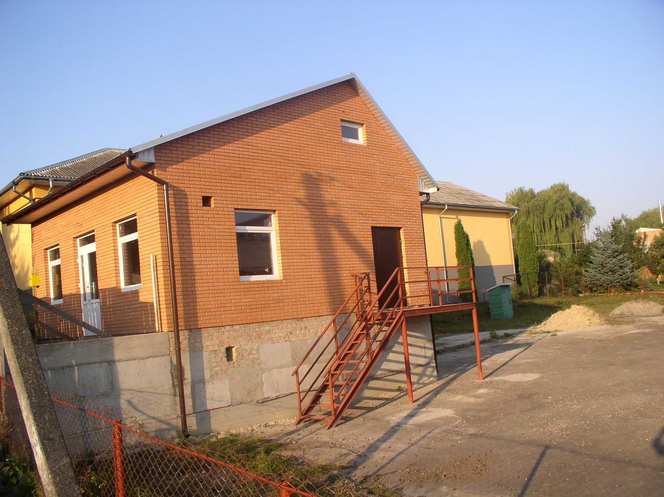 Виробничо-складська база поруч м.Рівне (1 км)