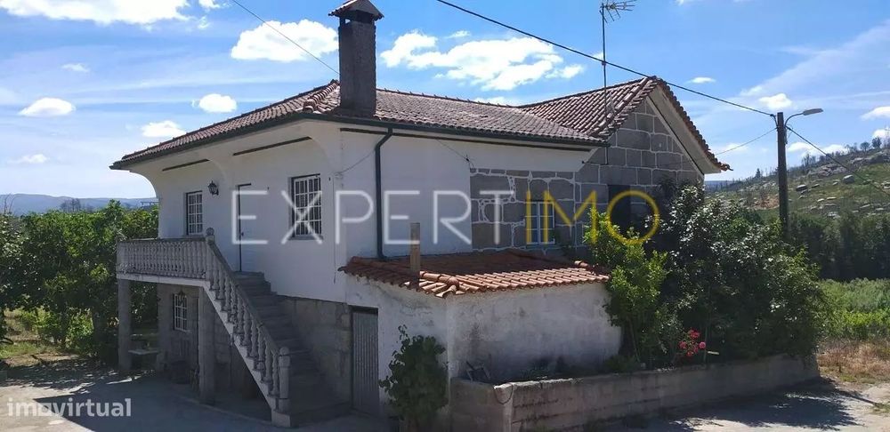 Quinta com Casa de Habitação e Terreno Amplo em Localização Rural