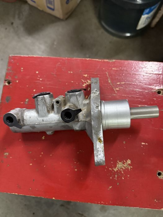 Автозапчастини продаж