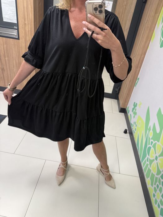 sukienka czarna z falbanami