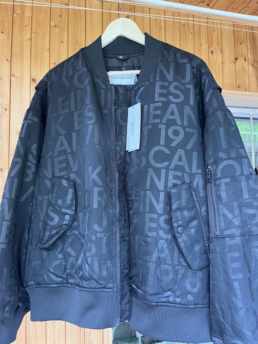 Продам НОВЫЙ бомбер Calvin Klein оригинал!новый!