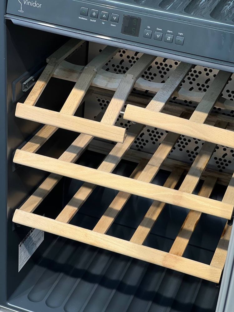 Вмонтований винний холодильник Liebherr WTEes 2053, винна шафа