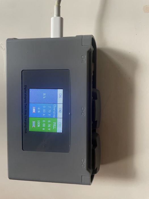 Baterie (2) i Hub dwukierunkowy do ładowania DJI mini 2 SE. DJI mini 1