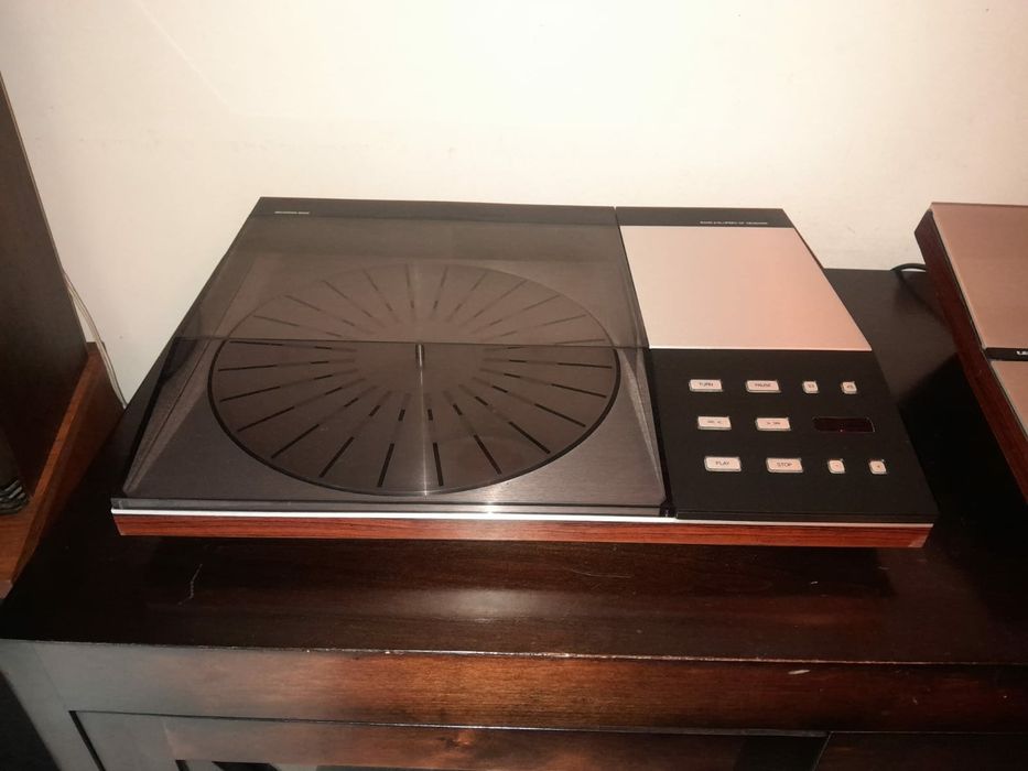 Gira discos Bang Olufsen