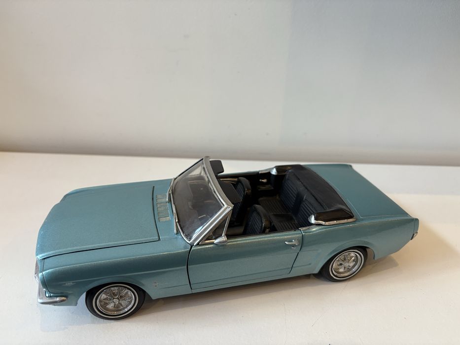 Model Ford Mustang 1:18 Revell (ertl bburago maisto welly)