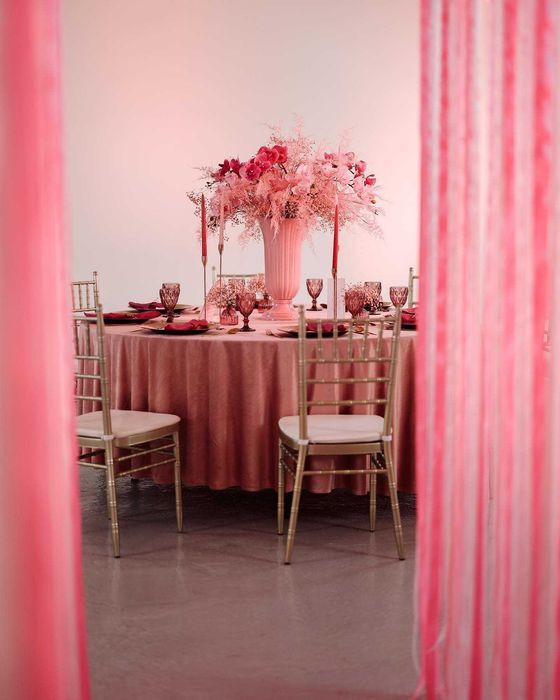 Wynajem obrusów okrągłe, prostokątne, cekinowe, velvet , serwety