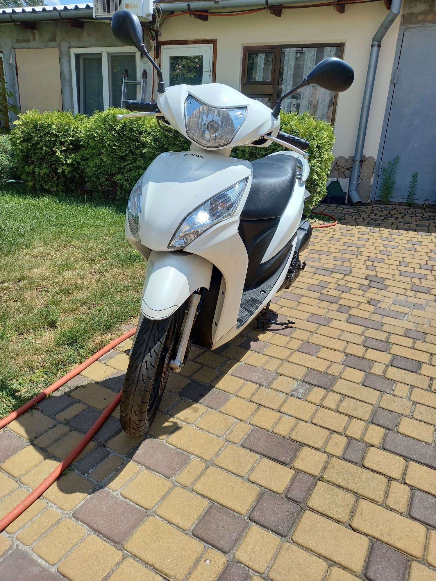 Скутер  Honda  DIO JF31 110 кубів контейнер 2025