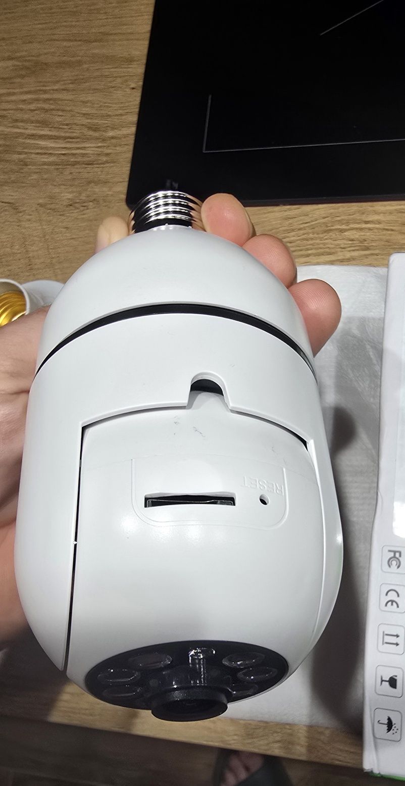 Kamera HD 360° 2.4G w żarówkę e27 wi-fi Tuya nowa
