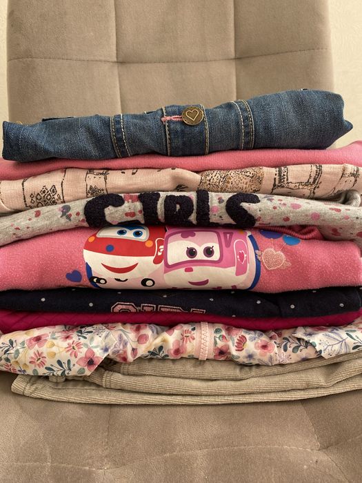 Осінній пакет одягу в садочок (кофтинки, плащик) на дівчинку