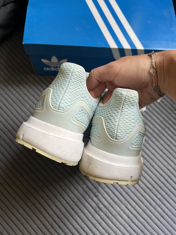 Оригінальні брендові кросівки м’ятного кольору adidas, розмір 36