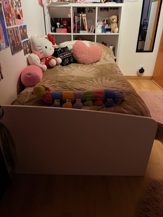 Cama e armário/roupeiro