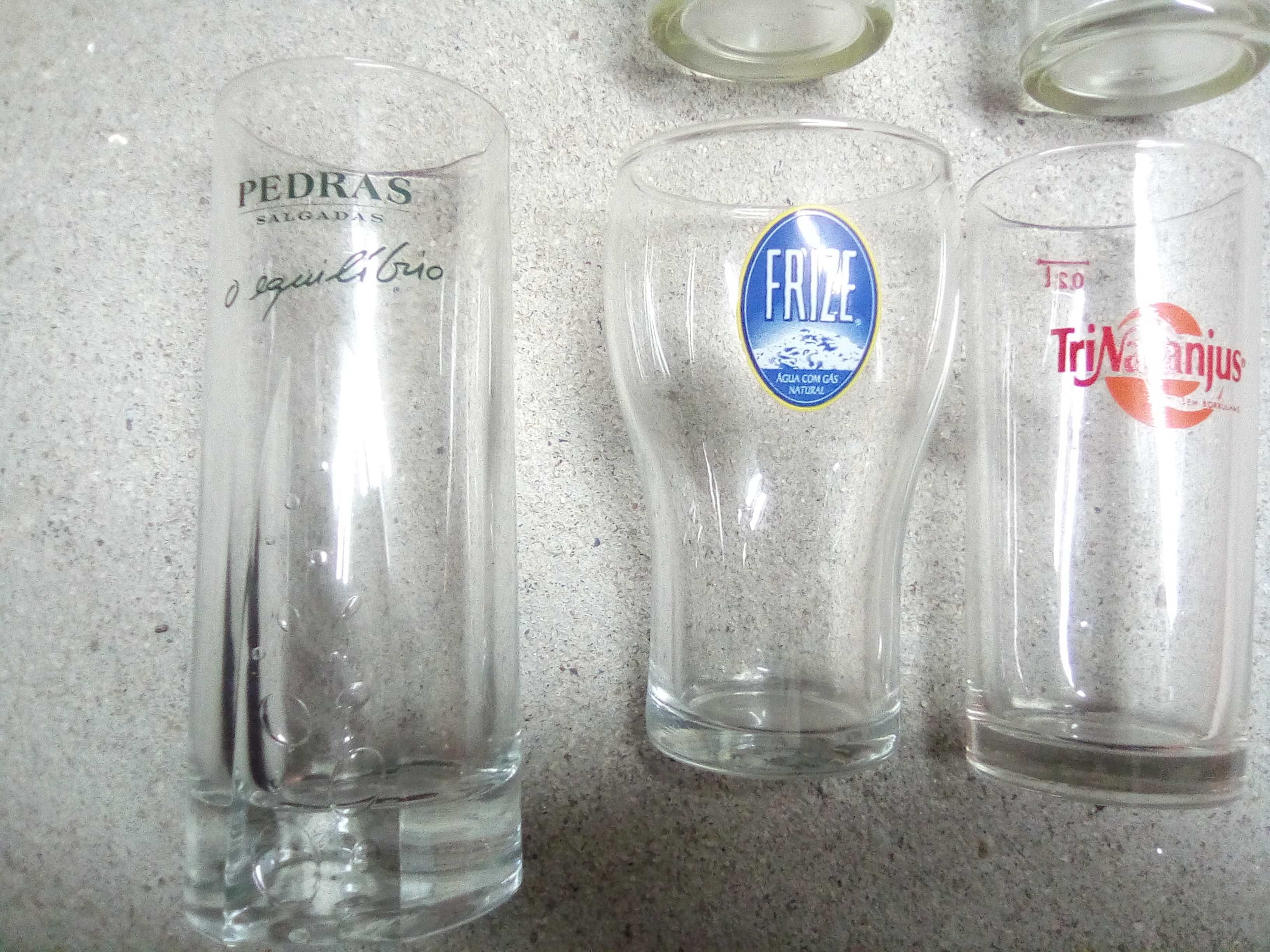 Copos de vidro para água ou bebidas