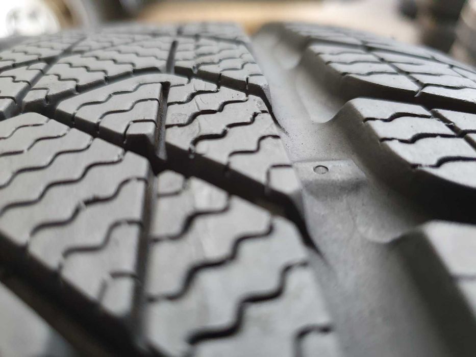 4x Pirelli Sottozero 3  215/60r16  7mm