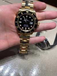 Zegarki Rolex Submariner w kolorze złotym i czarnym