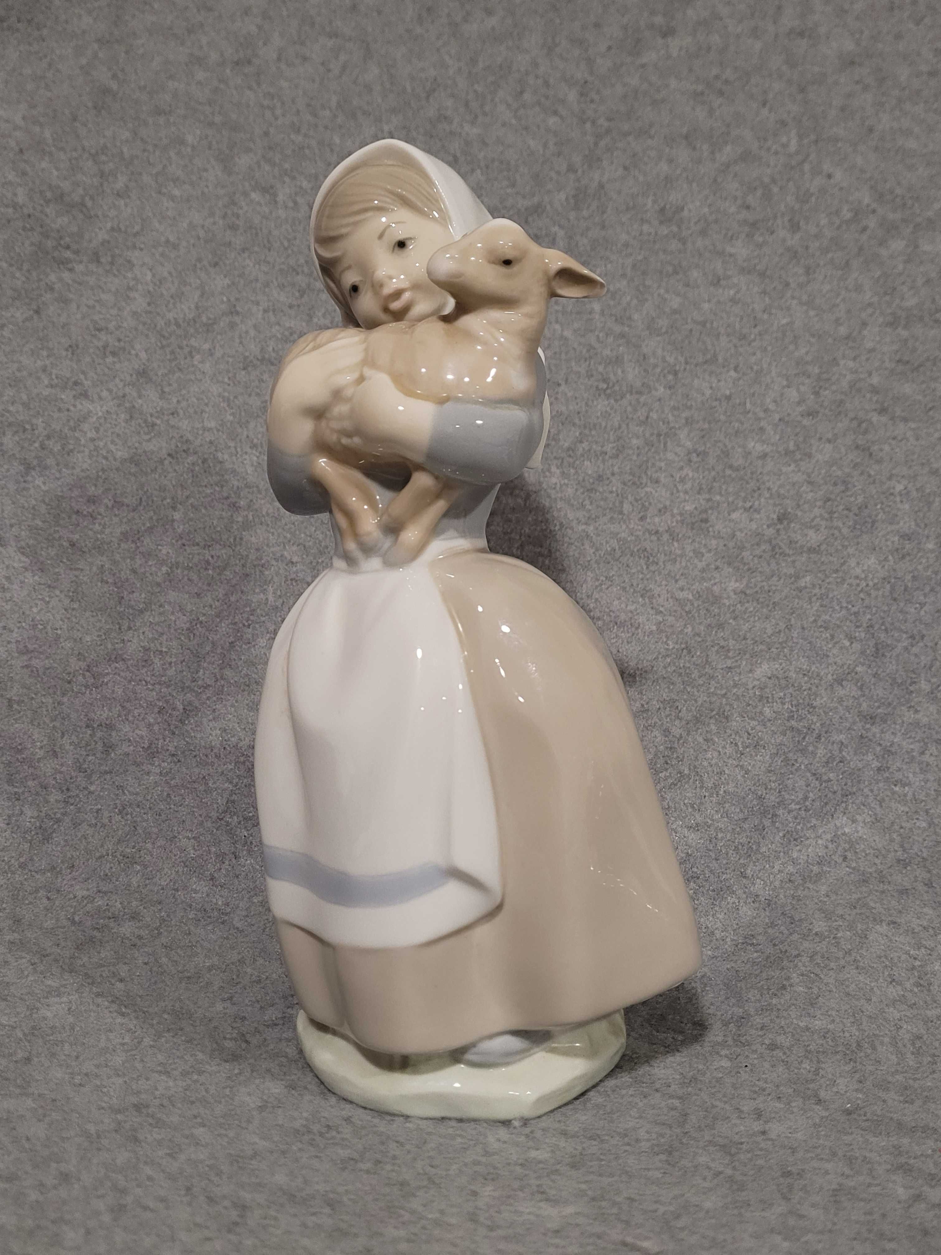 Статуэтка " Девочка с ягненком " Nao Lladro Испания .21 cм