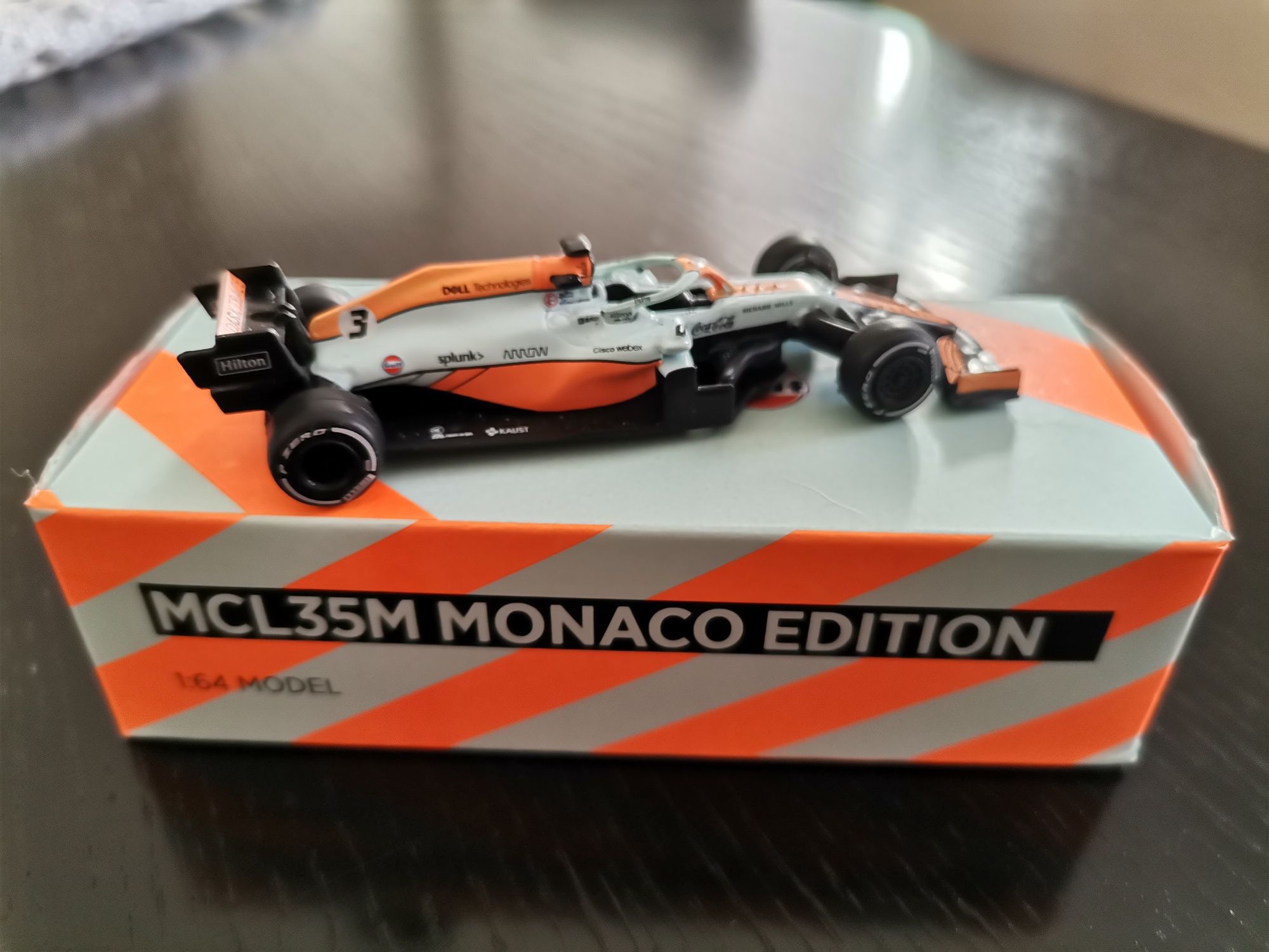 Model bolidu McLaren MCL35M F1 1:64